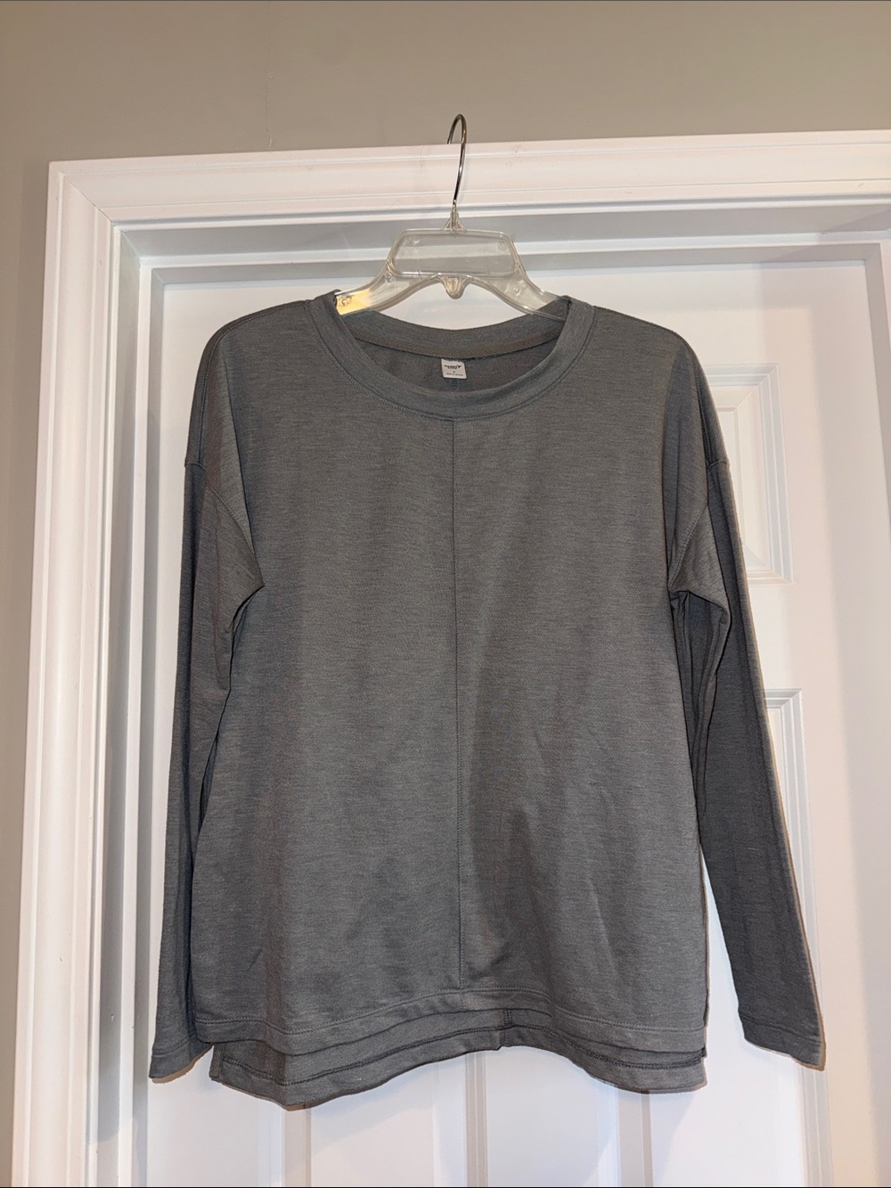 Old Navy Gray Long-Sleeve Crewneck Top